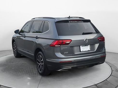 Used 2021 Volkswagen Tiguan SE w/ Panoramic Sunroof Package FWD image 3