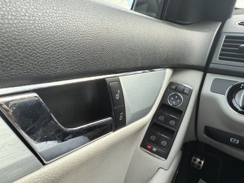 Used 2010 Mercedes-Benz C 300 4MATIC Sedan image 24