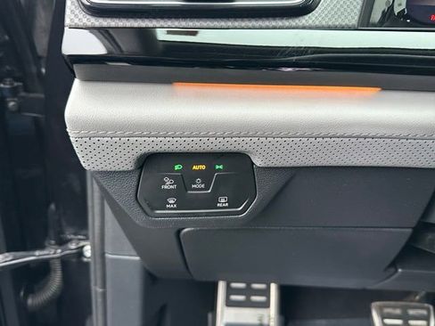 Certified 2024 Volkswagen Atlas Peak Edition SE image 25