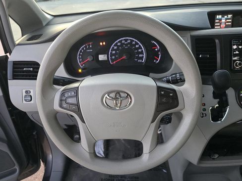 Used 2012 Toyota Sienna LE image 37