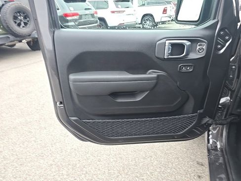 New 2026 Jeep Gladiator Sport image 18