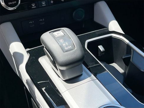 New 2025 Mitsubishi Outlander SE image 15