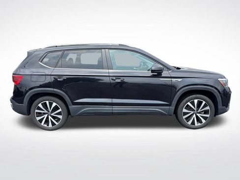 Certified 2022 Volkswagen Taos SE AWD/4WD image 7