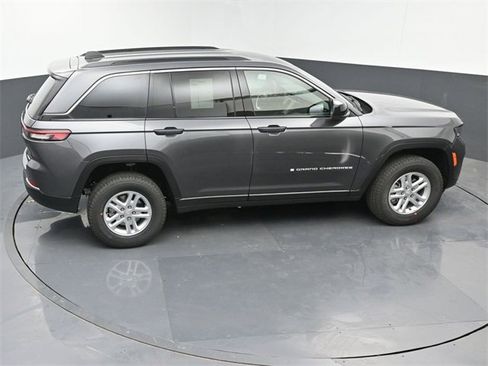 New 2025 Jeep Grand Cherokee Laredo image 32