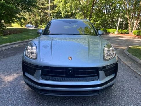 Used 2025 Porsche Macan AWD/4WD image 3