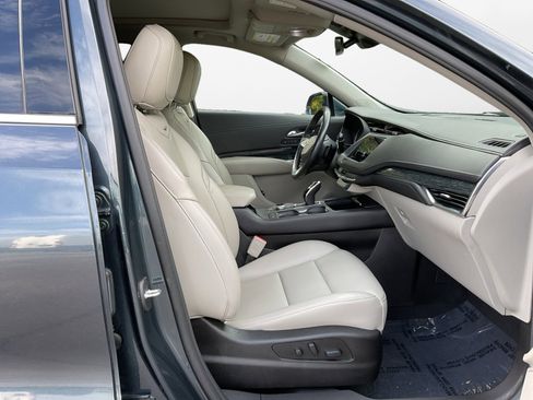 Used 2021 Cadillac XT4 Premium Luxury image 15