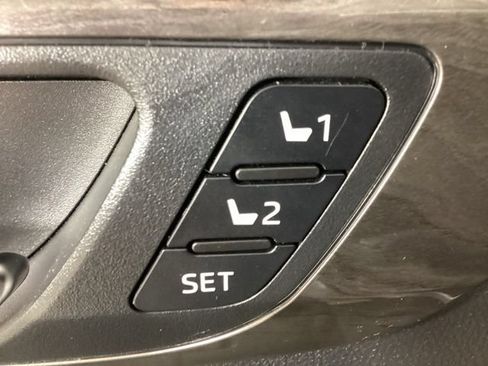 Used 2024 Toyota Highlander Platinum AWD/4WD image 18