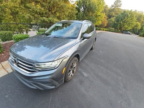Used 2023 Volkswagen Tiguan SE FWD image 3