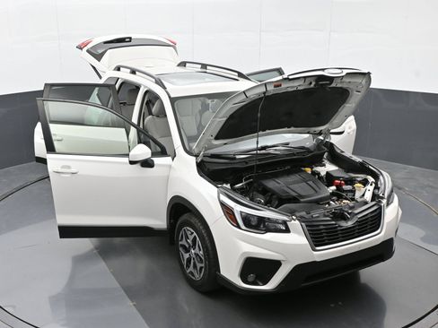 Used 2021 Subaru Forester Premium AWD/4WD image 47