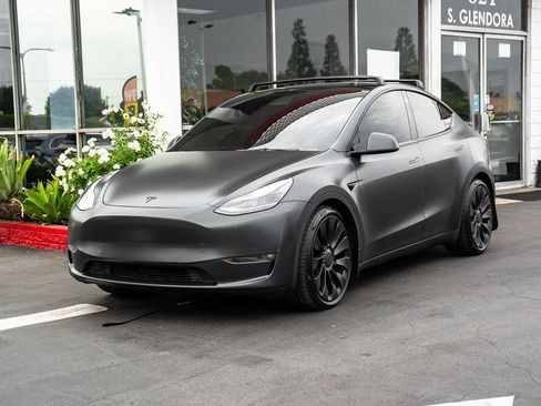 Used 2022 Tesla Model Y Performance AWD/4WD image 1