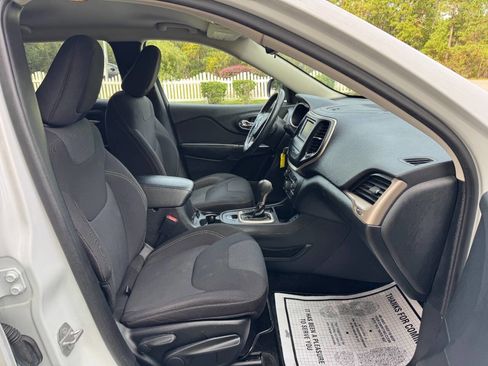 Used 2015 Jeep Cherokee Latitude w/ Cold Weather Group image 18