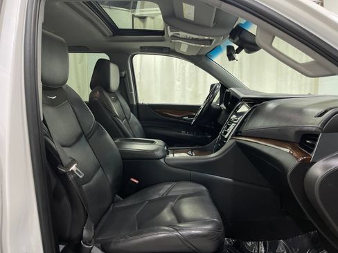 Used 2018 Cadillac Escalade ESV Luxury AWD/4WD image 34