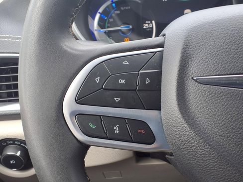 Used 2023 Chrysler Pacifica Limited FWD image 15