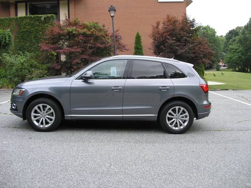 Used 2016 Audi Q5 2.0T Premium Plus w/ Technology Package AWD/4WD image 11