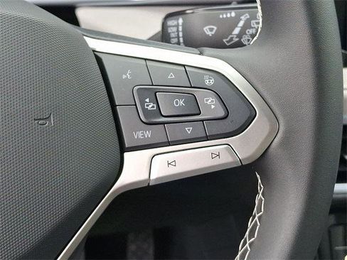 New 2025 Volkswagen Taos SE image 18