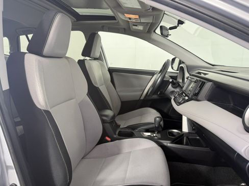 Used 2016 Toyota RAV4 XLE AWD/4WD image 10
