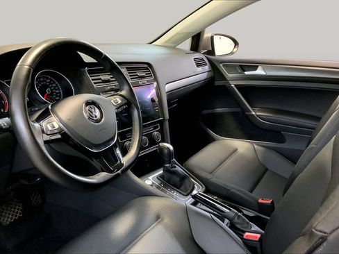 Used 2018 Volkswagen Golf SE FWD image 17