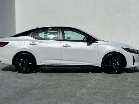 New 2025 Nissan Sentra SR w/ Midnight Edition image 4