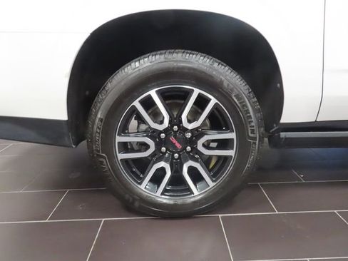 Used 2023 GMC Yukon XL AT4 AWD/4WD image 17