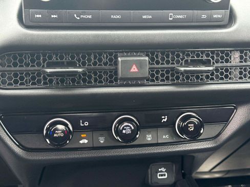 Certified 2025 Honda HR-V LX image 22