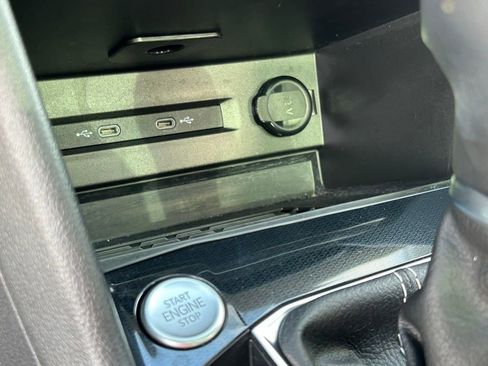 Used 2025 Volkswagen Taos SE image 23