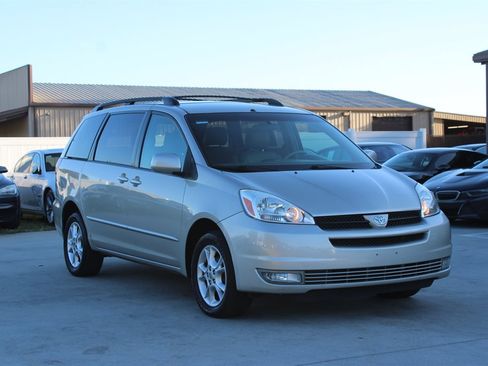 Used 2005 Toyota Sienna XLE image 9