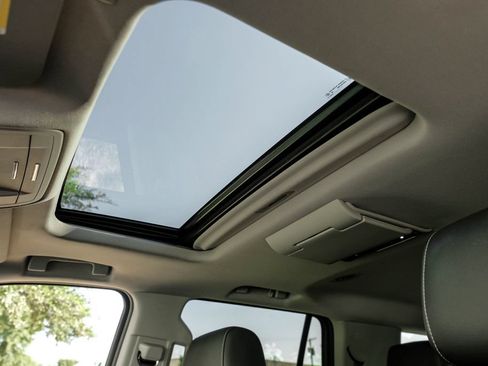Used 2018 Chevrolet Tahoe LT AWD/4WD image 7