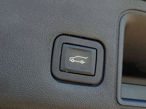 Used 2018 GMC Terrain SLE w/ Driver Convenience Package image 8