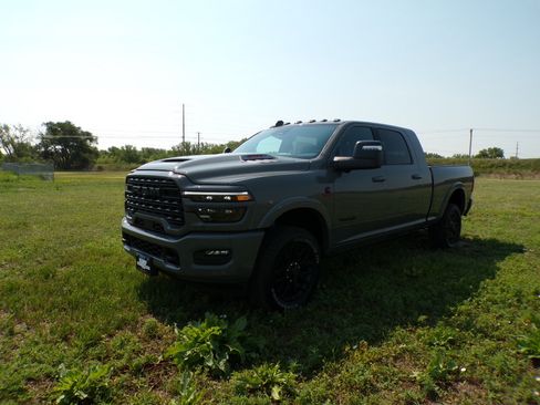 New 2026 RAM 2500 Limited AWD/4WD image 8