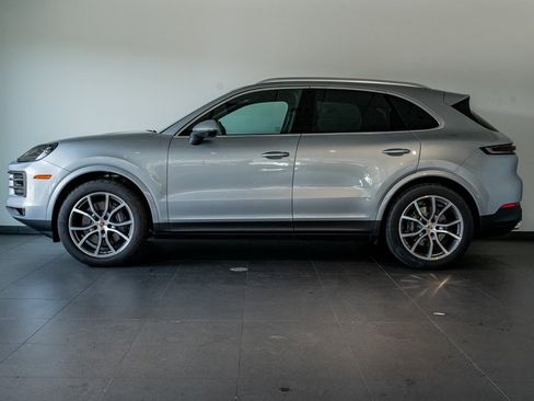 Certified 2024 Porsche Cayenne image 2