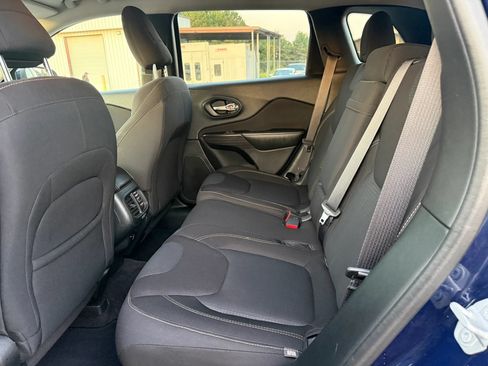 Used 2016 Jeep Cherokee Latitude AWD/4WD image 21