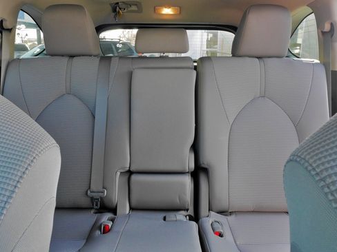 Used 2021 Toyota Highlander LE image 30