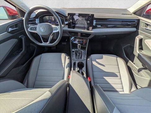 Used 2025 Volkswagen Jetta SE image 18