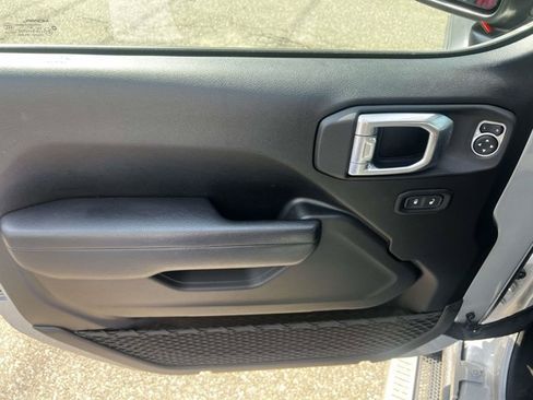 Used 2023 Jeep Wrangler Unlimited w/ Sun & Screen Package AWD/4WD image 14