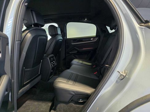 Used 2024 Porsche Cayenne Coupe image 21
