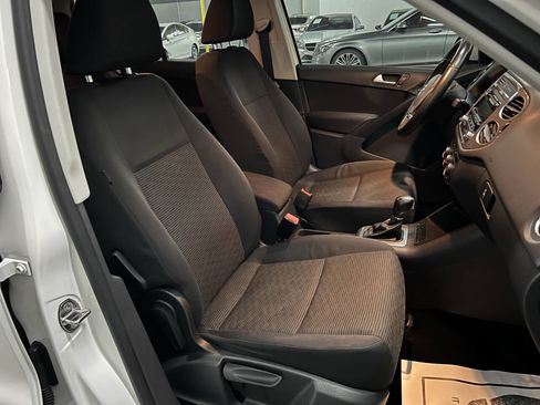 Used 2014 Volkswagen Tiguan S image 25