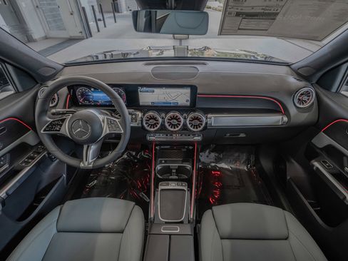 New 2026 Mercedes-Benz GLB 250 4MATIC image 8