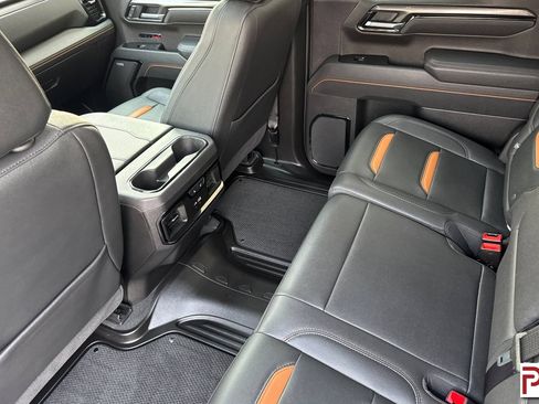 Used 2025 GMC Sierra 1500 AT4 w/ Technology Package AWD/4WD image 13