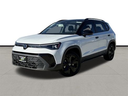 New 2026 Volkswagen Taos SE image 1