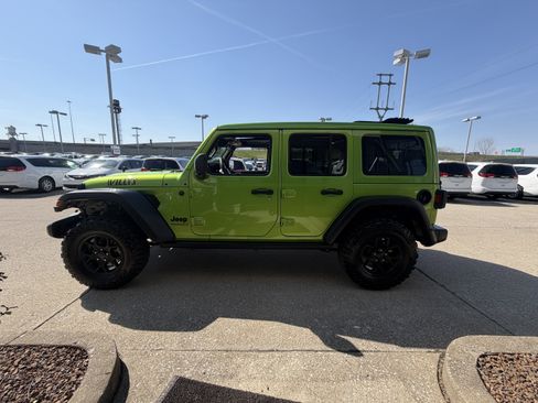 Used 2025 Jeep Wrangler Willys image 14