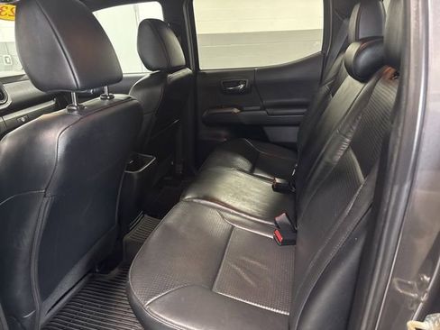 Used 2023 Toyota Tacoma TRD Sport image 19