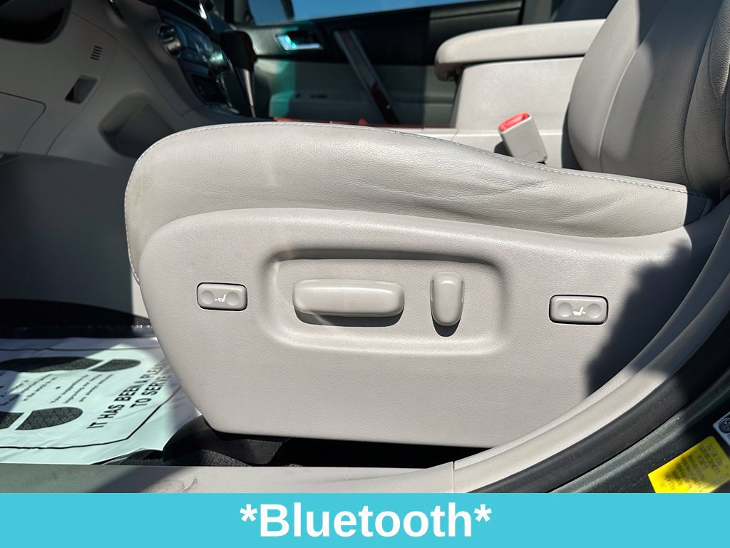 Used 2013 Toyota Highlander Limited AWD/4WD image 18