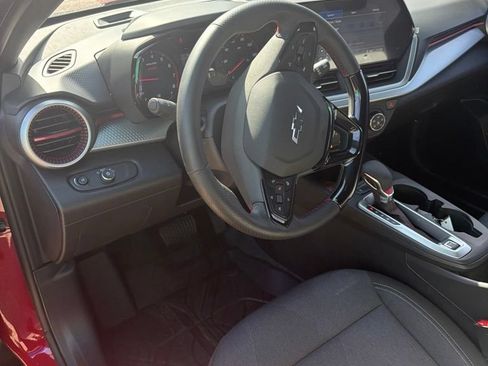 Used 2026 Chevrolet Trax RS FWD image 7