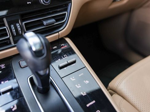 Certified 2023 Porsche Macan AWD/4WD image 27
