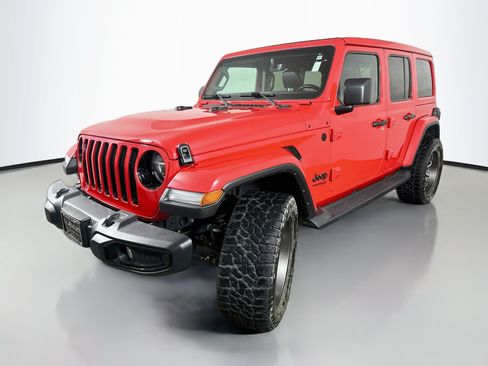Used 2021 Jeep Wrangler Unlimited Sahara AWD/4WD image 3