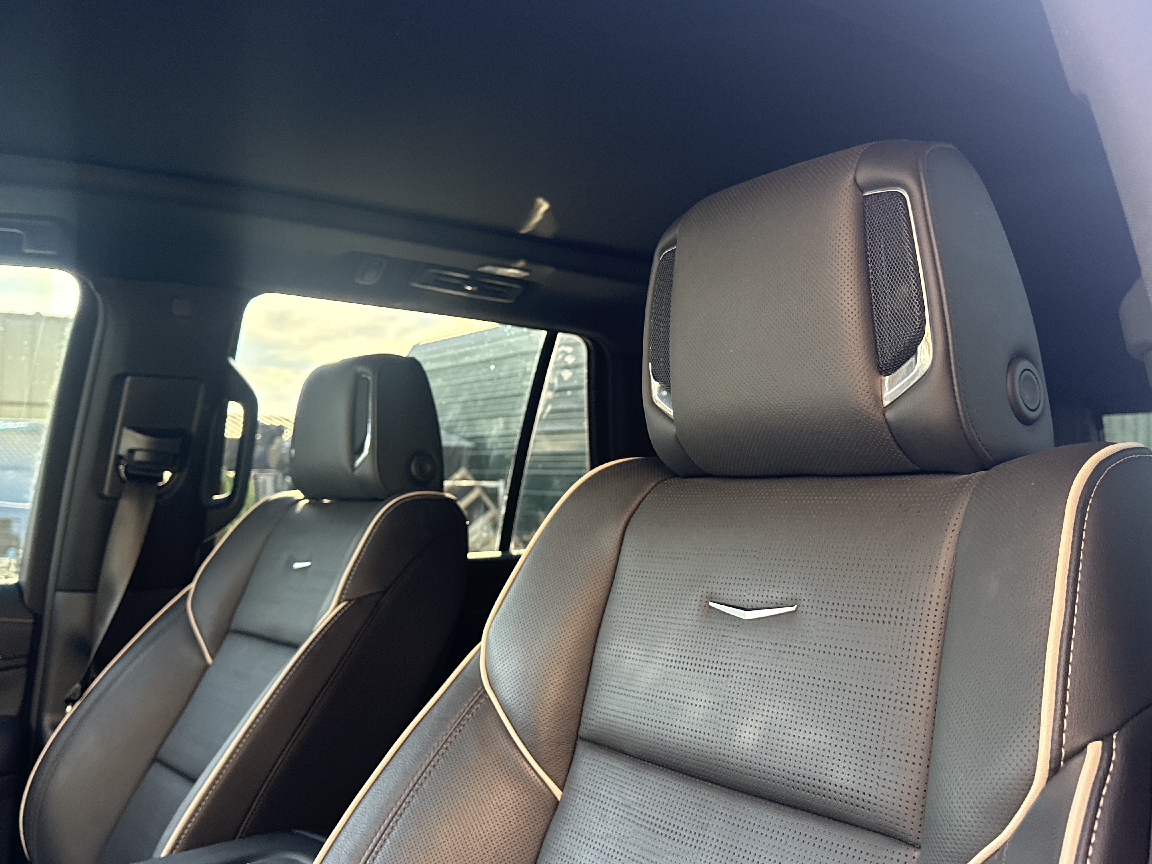 Used 2024 Cadillac Escalade Premium Luxury w/ Performance Package AWD/4WD image 5