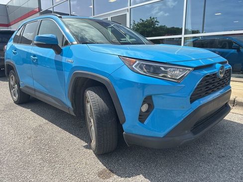 Used 2021 Toyota RAV4 XLE Premium AWD/4WD image 4