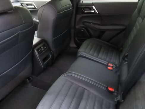 New 2025 Mitsubishi Outlander SE image 21