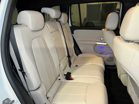 Used 2025 Mercedes-Benz GLB 250 image 13