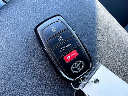 Used 2025 Toyota Camry SE FWD image 13